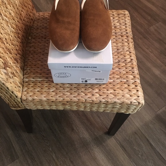 Steve Madden Arrow Perforated Slip On Loafer Shoes - Picture 3 of 8